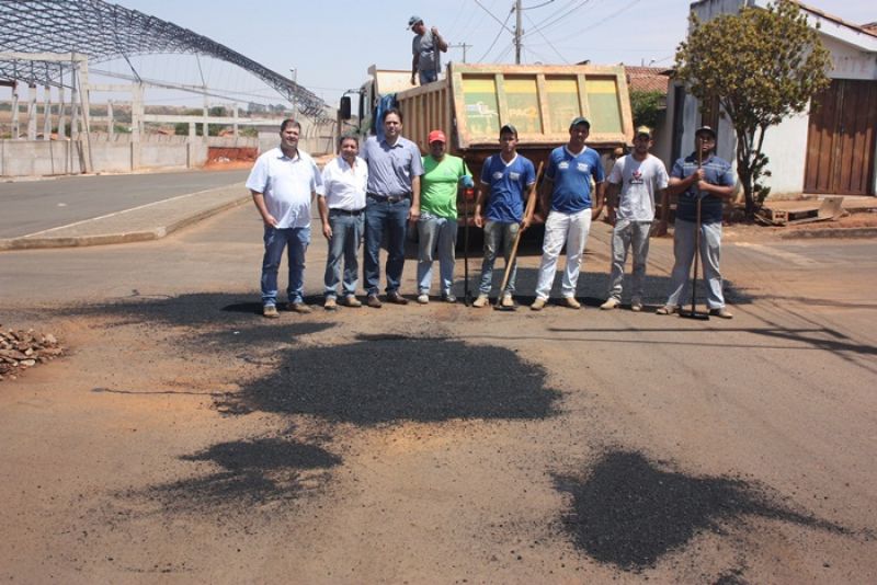 Prefeitura inicia operação tapa-buracos em ruas da cidade